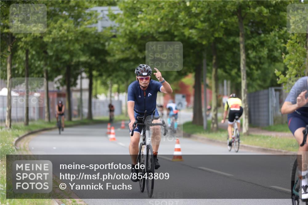 10.08.2025 - GEWOBA Citytriathlon Bremen Yannick Fuchs http://msf.ph/oto/8543809 10.08.2025 12:52:14 Radfahren 599, 603, 701, 708, 738, 858, 891, 905, 973, 977, 1017, 1037 meine-sportfotos.de
