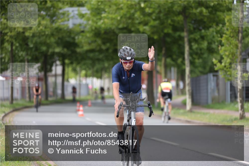 10.08.2025 - GEWOBA Citytriathlon Bremen Yannick Fuchs http://msf.ph/oto/8543817 10.08.2025 12:52:15 Radfahren 599, 603, 701, 708, 738, 834, 858, 891, 905, 973, 977, 1017, 1037 meine-sportfotos.de