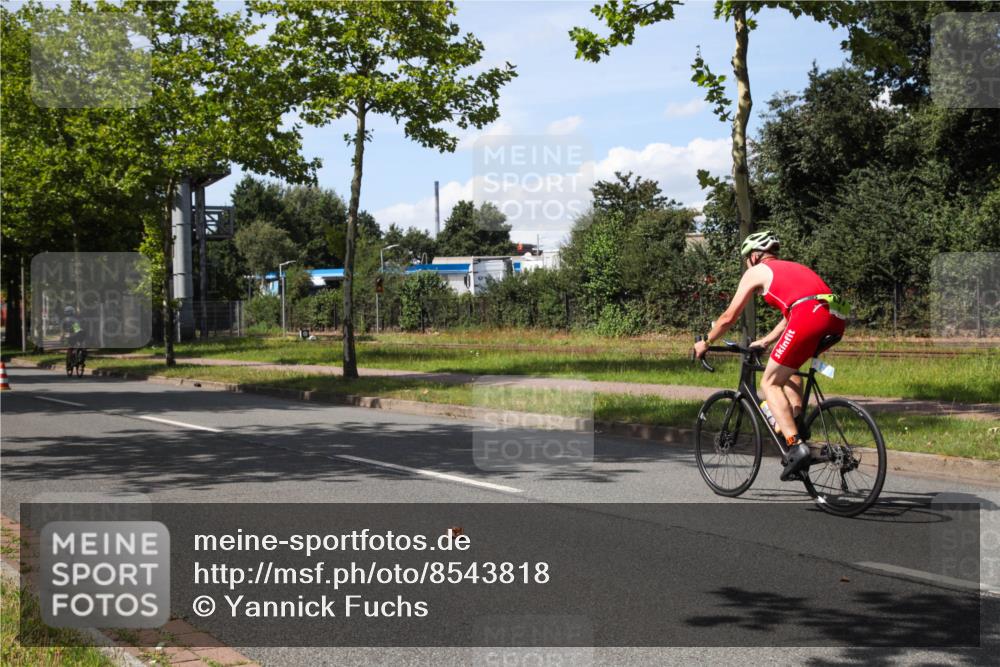 10.08.2025 - GEWOBA Citytriathlon Bremen Yannick Fuchs http://msf.ph/oto/8543818 10.08.2025 14:39:39 Radfahren 80, 84, 90, 94, 101, 124, 126, 215, 334 meine-sportfotos.de