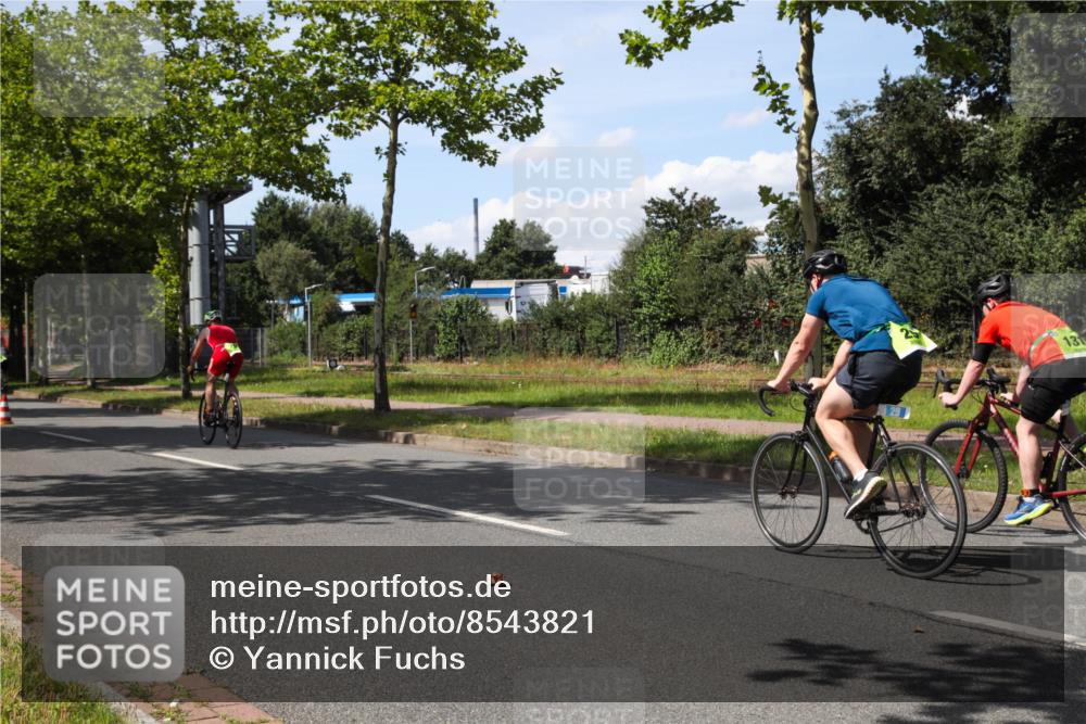 10.08.2025 - GEWOBA Citytriathlon Bremen Yannick Fuchs http://msf.ph/oto/8543821 10.08.2025 14:39:40 Radfahren 80, 84, 90, 94, 101, 124, 126, 215, 217, 334 meine-sportfotos.de
