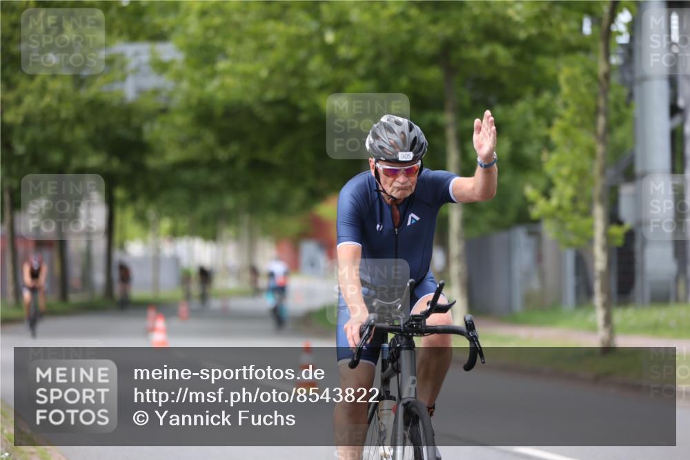 10.08.2025 - GEWOBA Citytriathlon Bremen Yannick Fuchs http://msf.ph/oto/8543822 10.08.2025 12:52:15 Radfahren 599, 603, 701, 708, 738, 834, 858, 891, 905, 973, 977, 1017, 1037 meine-sportfotos.de
