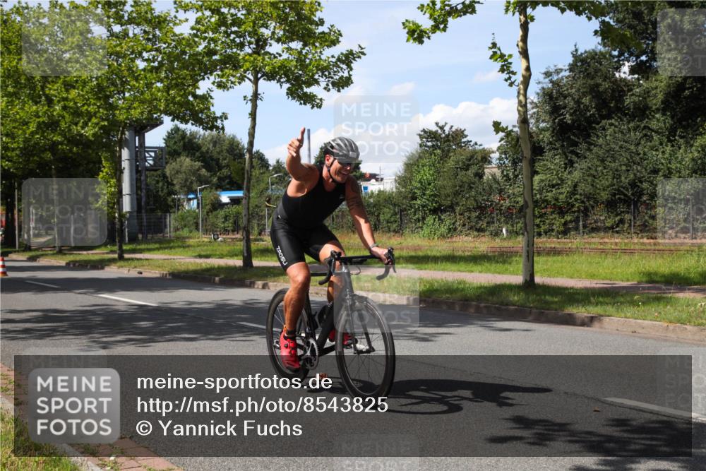 10.08.2025 - GEWOBA Citytriathlon Bremen Yannick Fuchs http://msf.ph/oto/8543825 10.08.2025 14:39:46 Radfahren 80, 90, 101, 124, 215, 217, 274, 334 meine-sportfotos.de