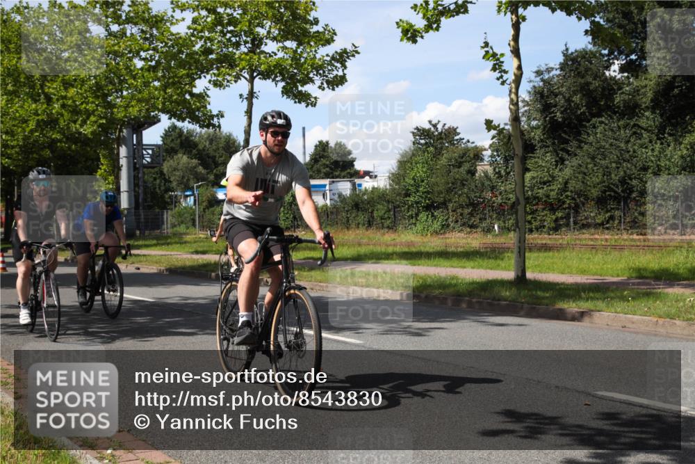 10.08.2025 - GEWOBA Citytriathlon Bremen Yannick Fuchs http://msf.ph/oto/8543830 10.08.2025 14:39:49 Radfahren 52, 69, 80, 90, 124, 139, 215, 217, 274 meine-sportfotos.de