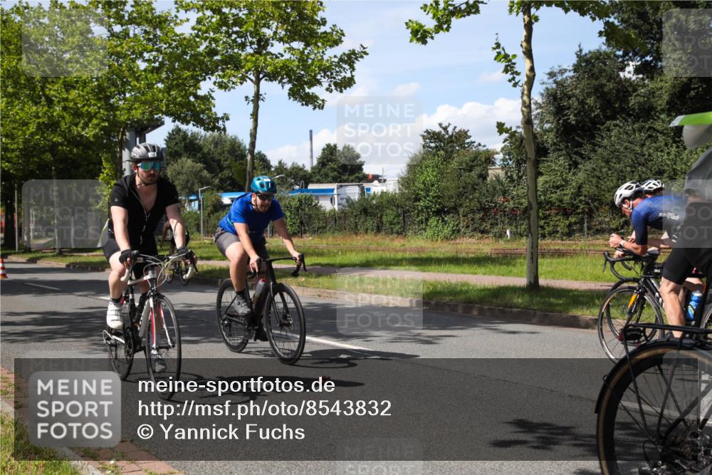 10.08.2025 - GEWOBA Citytriathlon Bremen Yannick Fuchs http://msf.ph/oto/8543832 10.08.2025 14:39:49 Radfahren 52, 69, 80, 90, 124, 139, 215, 217, 274 meine-sportfotos.de