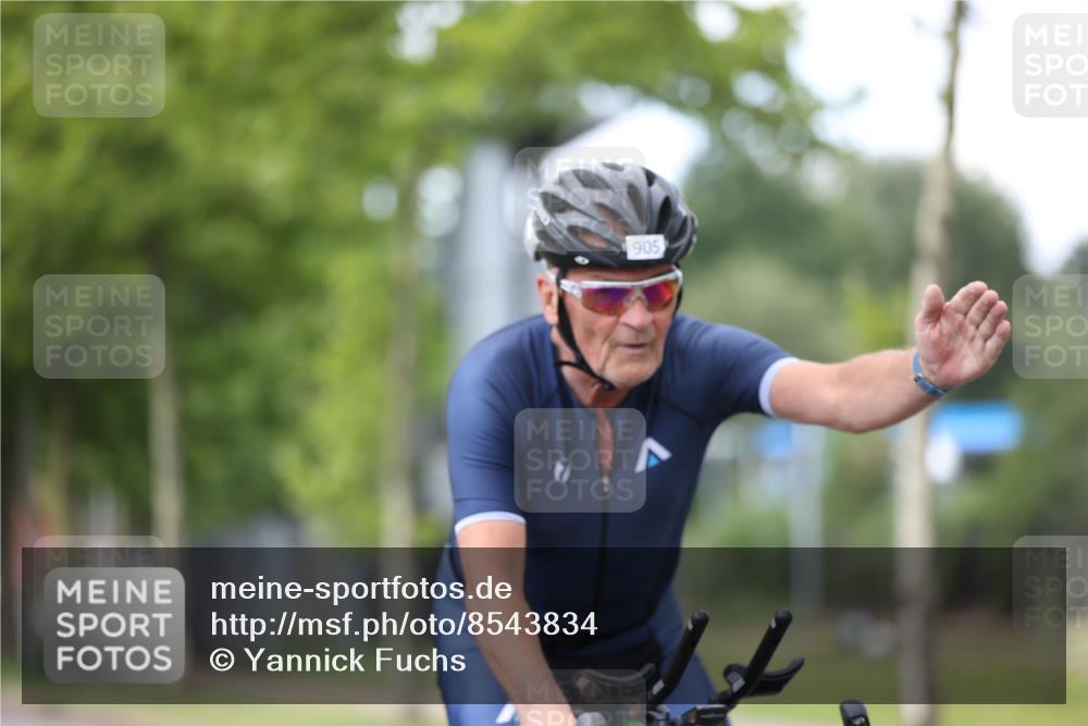 10.08.2025 - GEWOBA Citytriathlon Bremen Yannick Fuchs http://msf.ph/oto/8543834 10.08.2025 12:52:16 Radfahren 599, 603, 701, 708, 738, 834, 858, 891, 905, 973, 977, 1017, 1037 meine-sportfotos.de