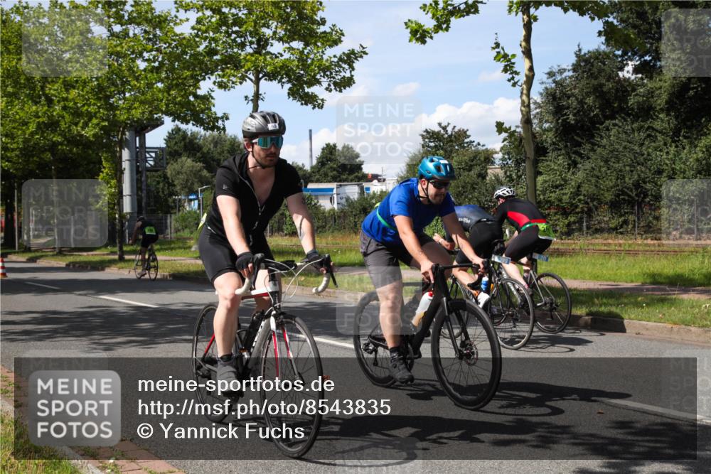 10.08.2025 - GEWOBA Citytriathlon Bremen Yannick Fuchs http://msf.ph/oto/8543835 10.08.2025 14:39:50 Radfahren 52, 69, 80, 90, 124, 139, 215, 217, 274 meine-sportfotos.de