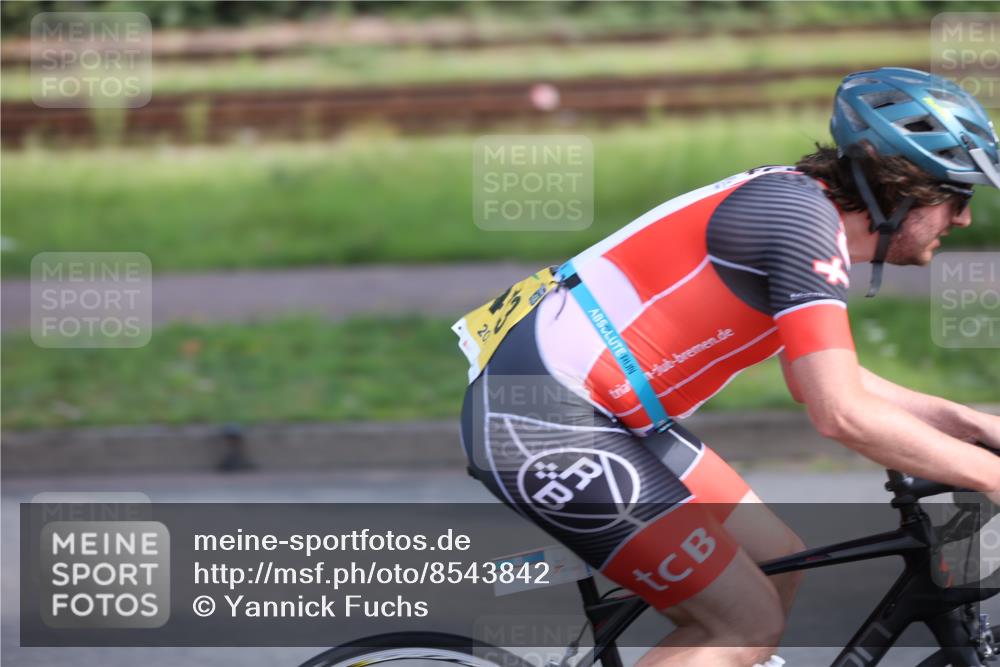 10.08.2025 - GEWOBA Citytriathlon Bremen Yannick Fuchs http://msf.ph/oto/8543842 10.08.2025 10:53:02 Radfahren 358, 379, 380, 382, 400, 413, 448 meine-sportfotos.de