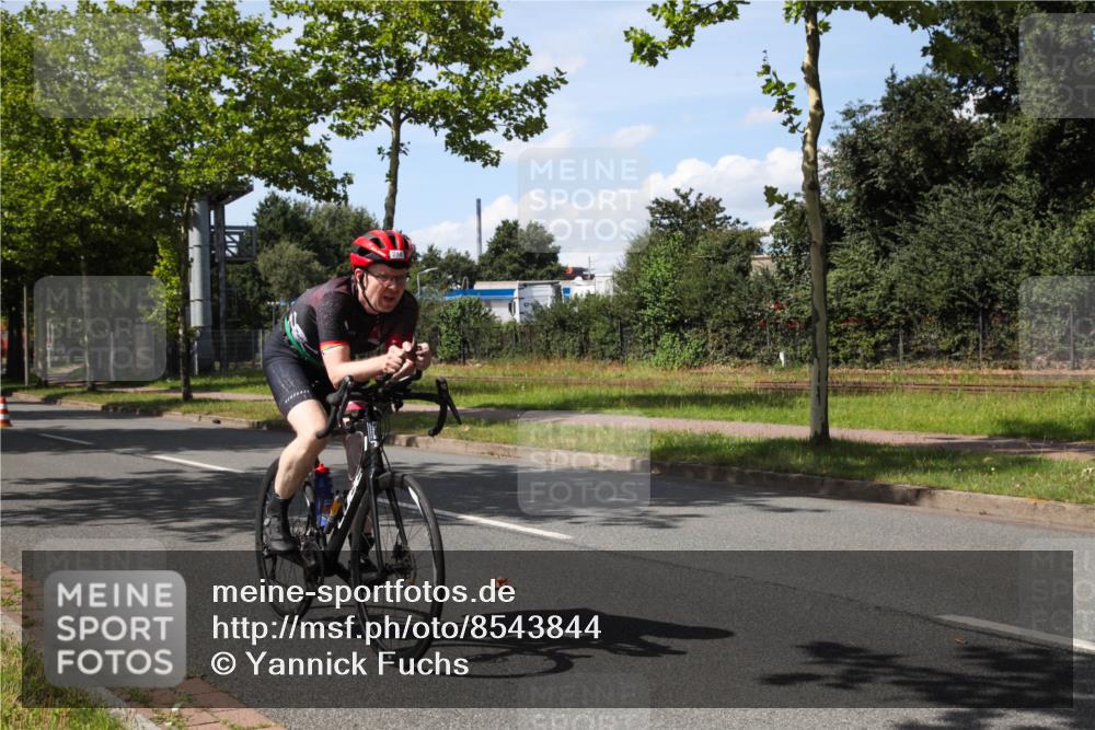 10.08.2025 - GEWOBA Citytriathlon Bremen Yannick Fuchs http://msf.ph/oto/8543844 10.08.2025 14:39:59 Radfahren 52, 59, 69, 80, 124, 139, 215, 217, 225, 274 meine-sportfotos.de