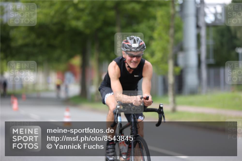 10.08.2025 - GEWOBA Citytriathlon Bremen Yannick Fuchs http://msf.ph/oto/8543845 10.08.2025 12:52:19 Radfahren 599, 603, 639, 701, 708, 738, 834, 858, 891, 905, 973, 977, 1017, 1037 meine-sportfotos.de