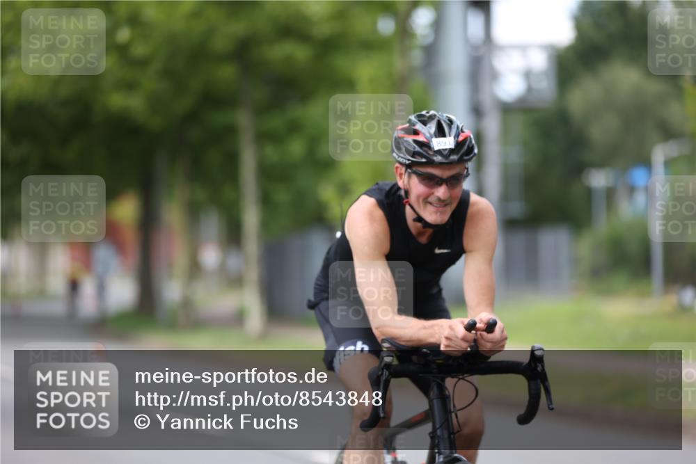 10.08.2025 - GEWOBA Citytriathlon Bremen Yannick Fuchs http://msf.ph/oto/8543848 10.08.2025 12:52:20 Radfahren 599, 603, 639, 701, 708, 738, 834, 858, 891, 905, 973, 977, 1017, 1037 meine-sportfotos.de