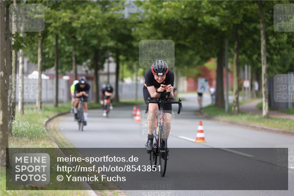 10.08.2025 - GEWOBA Citytriathlon Bremen Yannick Fuchs http://msf.ph/oto/8543851 10.08.2025 12:52:21 Radfahren 599, 603, 639, 701, 708, 738, 834, 858, 891, 905, 1017, 1037 meine-sportfotos.de