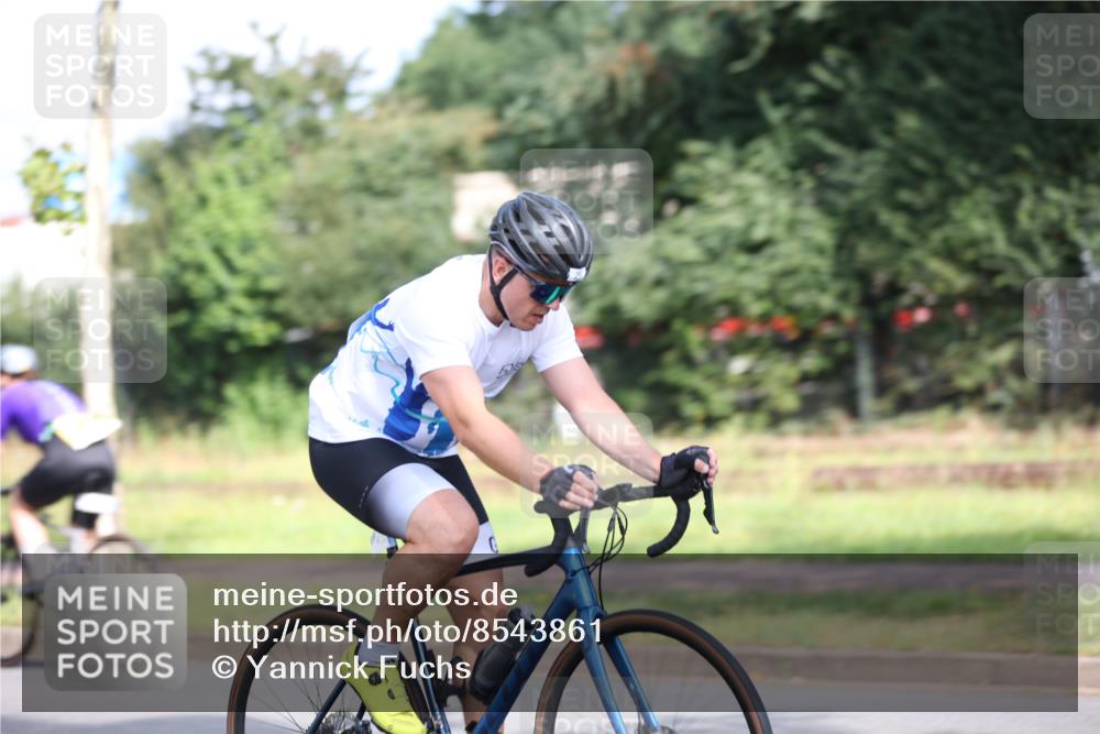 10.08.2025 - GEWOBA Citytriathlon Bremen Yannick Fuchs http://msf.ph/oto/8543861 10.08.2025 10:53:17 Radfahren 29, 225, 350, 358, 379, 380, 382, 404, 448, 502 meine-sportfotos.de
