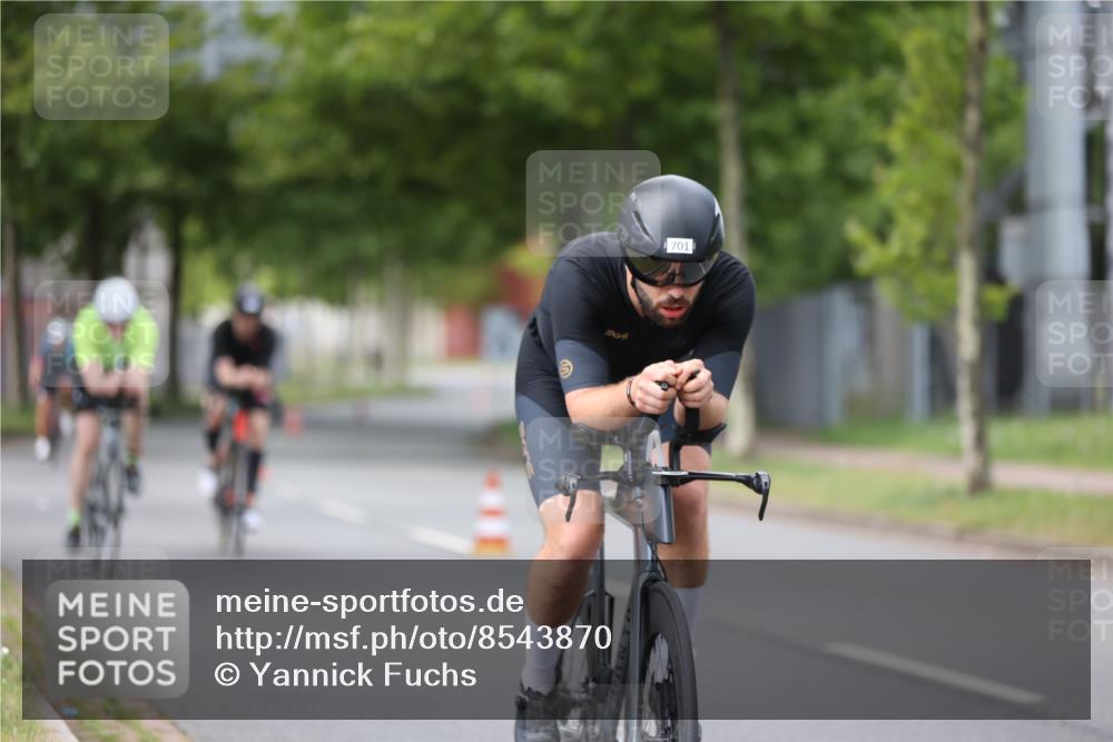 10.08.2025 - GEWOBA Citytriathlon Bremen Yannick Fuchs http://msf.ph/oto/8543870 10.08.2025 12:52:23 Radfahren 599, 603, 639, 701, 708, 834, 858, 891, 905, 1037 meine-sportfotos.de