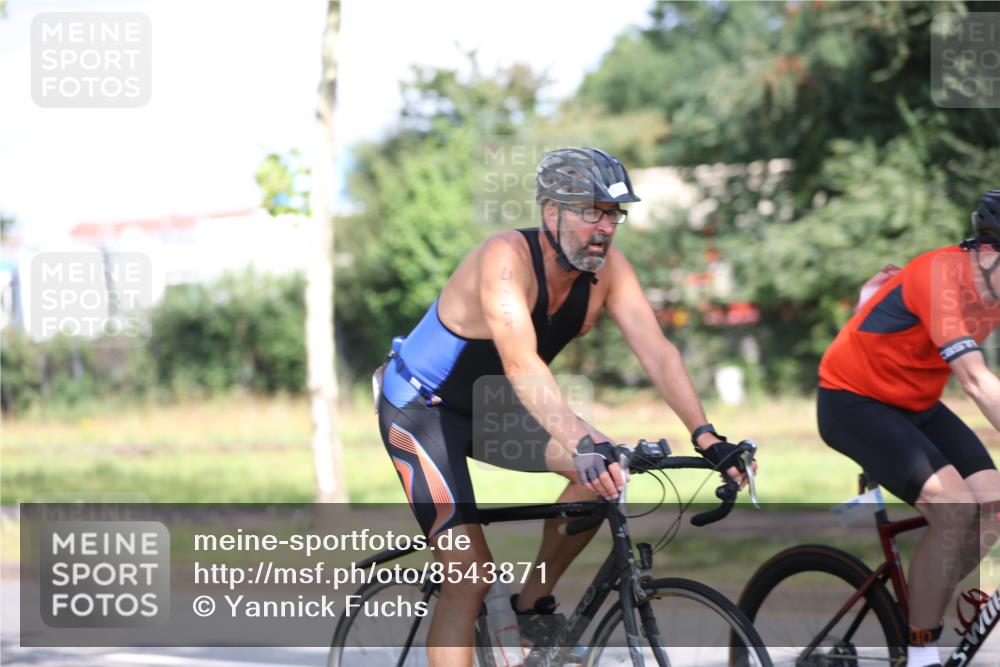 10.08.2025 - GEWOBA Citytriathlon Bremen Yannick Fuchs http://msf.ph/oto/8543871 10.08.2025 10:54:29 Radfahren 75, 123, 153, 356, 427, 492, 500 meine-sportfotos.de