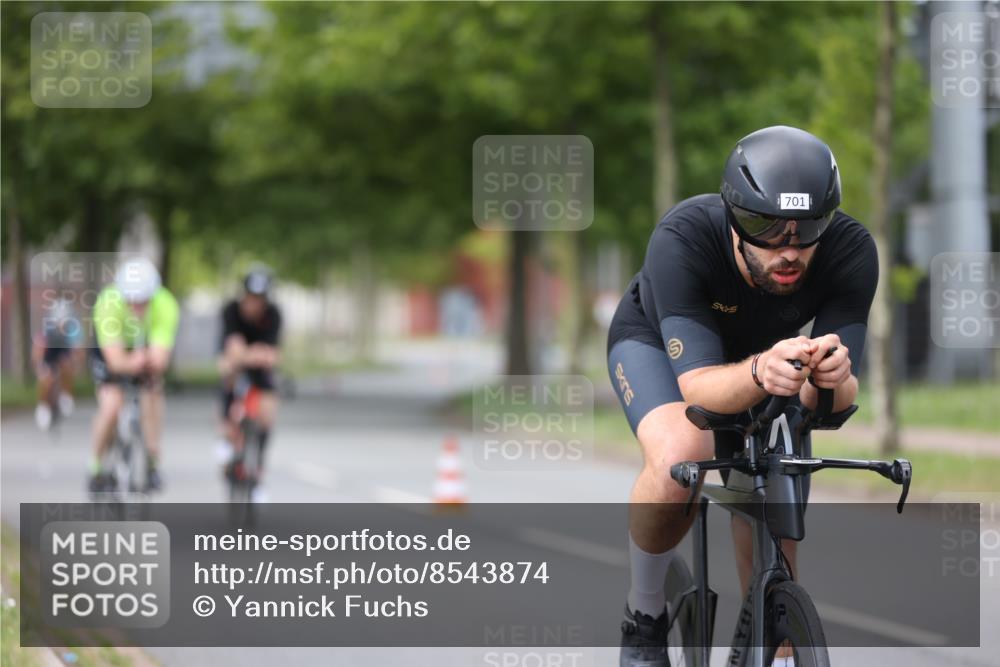 10.08.2025 - GEWOBA Citytriathlon Bremen Yannick Fuchs http://msf.ph/oto/8543874 10.08.2025 12:52:23 Radfahren 599, 603, 639, 701, 708, 834, 858, 891, 905, 1037 meine-sportfotos.de