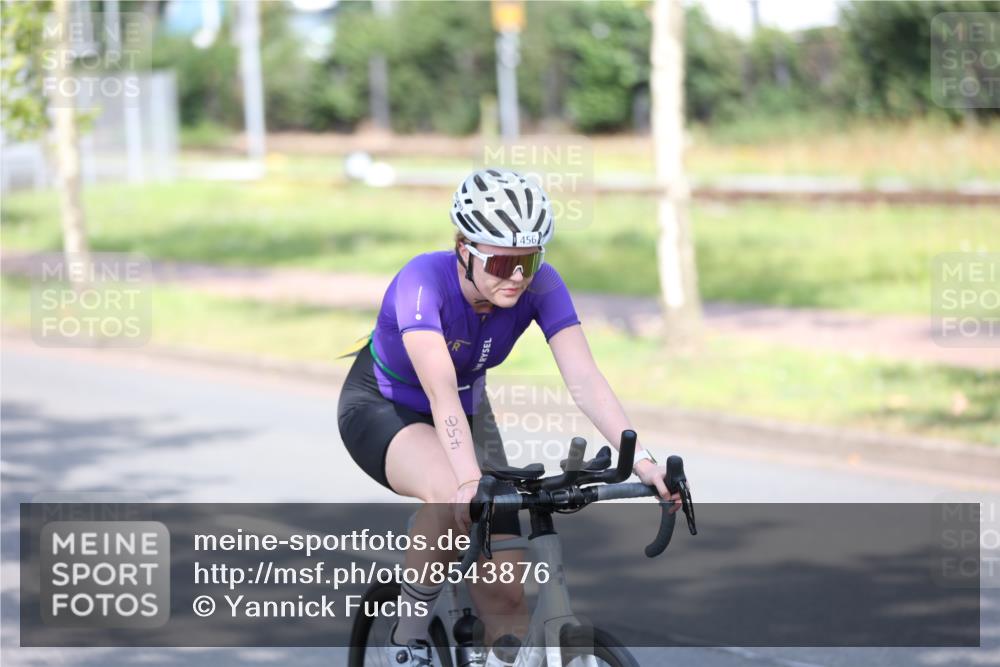 10.08.2025 - GEWOBA Citytriathlon Bremen Yannick Fuchs http://msf.ph/oto/8543876 10.08.2025 10:54:45 Radfahren 75, 85, 356, 373, 378, 452, 456 meine-sportfotos.de