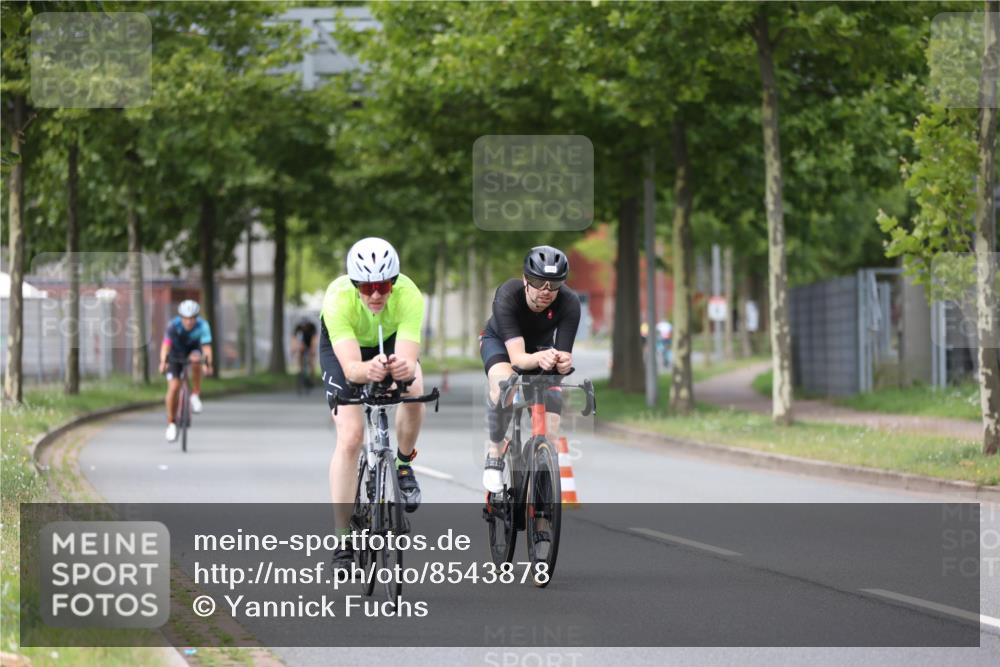 10.08.2025 - GEWOBA Citytriathlon Bremen Yannick Fuchs http://msf.ph/oto/8543878 10.08.2025 12:52:24 Radfahren 599, 603, 639, 701, 834, 858, 891, 905, 1037 meine-sportfotos.de