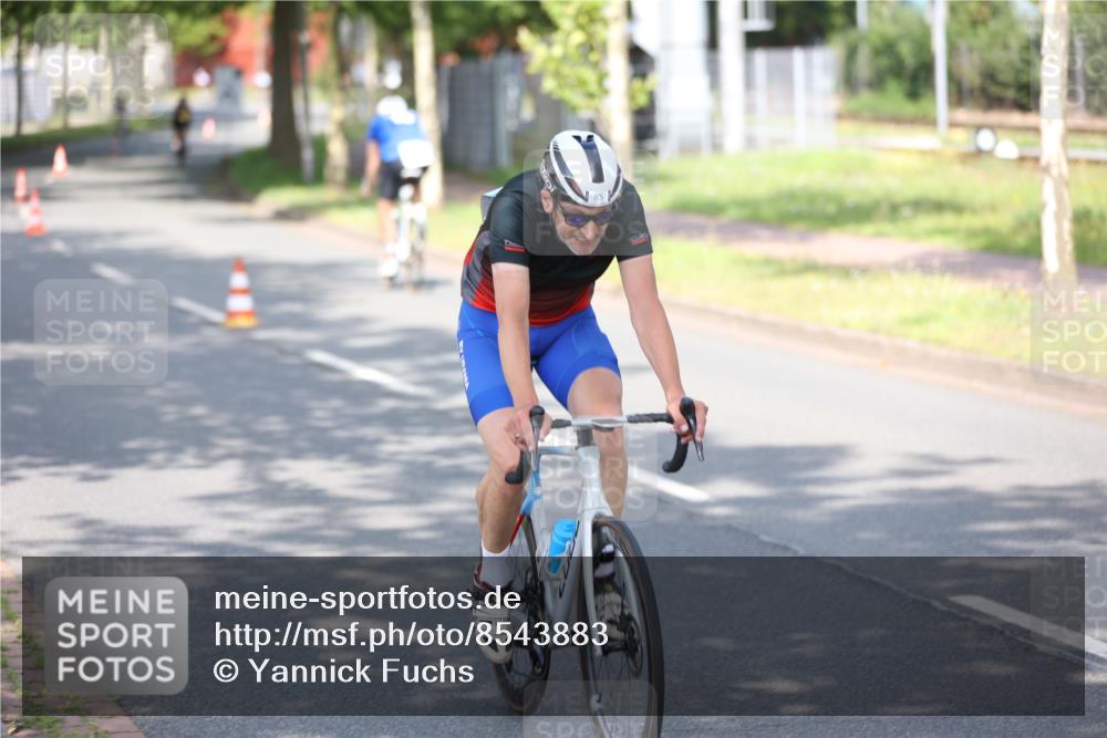 10.08.2025 - GEWOBA Citytriathlon Bremen Yannick Fuchs http://msf.ph/oto/8543883 10.08.2025 10:54:49 Radfahren 33, 85, 373, 378, 452, 456 meine-sportfotos.de