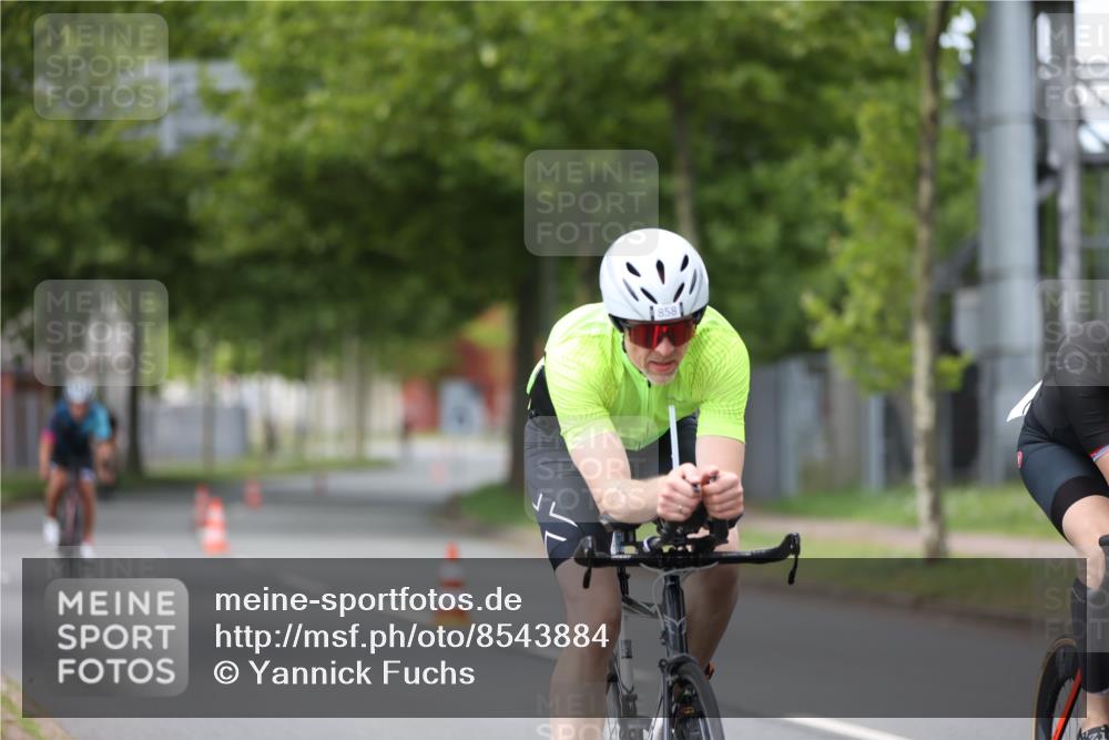 10.08.2025 - GEWOBA Citytriathlon Bremen Yannick Fuchs http://msf.ph/oto/8543884 10.08.2025 12:52:25 Radfahren 599, 603, 639, 701, 834, 858, 891, 905, 1037 meine-sportfotos.de
