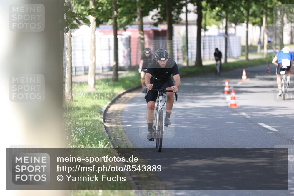 10.08.2025 - GEWOBA Citytriathlon Bremen Yannick Fuchs http://msf.ph/oto/8543889 10.08.2025 10:54:52 Radfahren 33, 85, 373, 378, 452, 456 meine-sportfotos.de