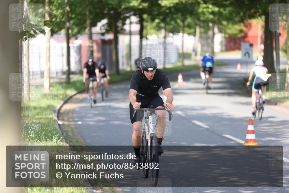 10.08.2025 - GEWOBA Citytriathlon Bremen Yannick Fuchs http://msf.ph/oto/8543892 10.08.2025 10:54:53 Radfahren 33, 85, 373, 378, 452, 456 meine-sportfotos.de