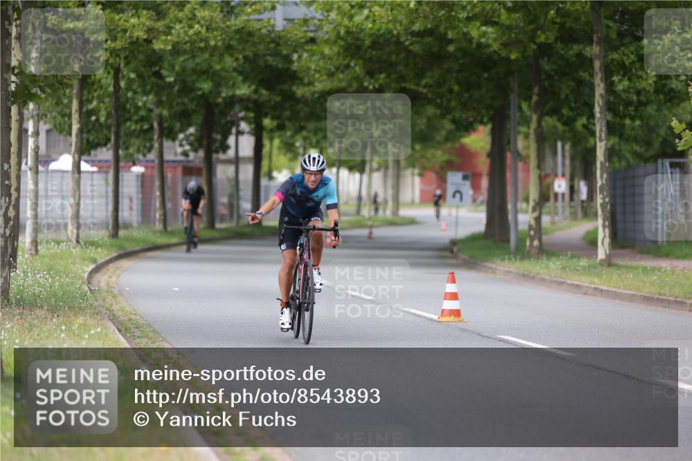10.08.2025 - GEWOBA Citytriathlon Bremen Yannick Fuchs http://msf.ph/oto/8543893 10.08.2025 12:52:26 Radfahren 599, 603, 639, 701, 834, 858, 891, 1037 meine-sportfotos.de