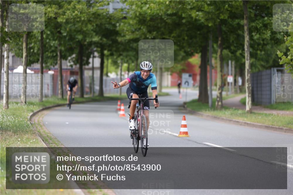 10.08.2025 - GEWOBA Citytriathlon Bremen Yannick Fuchs http://msf.ph/oto/8543900 10.08.2025 12:52:26 Radfahren 599, 603, 639, 701, 834, 858, 891, 1037 meine-sportfotos.de