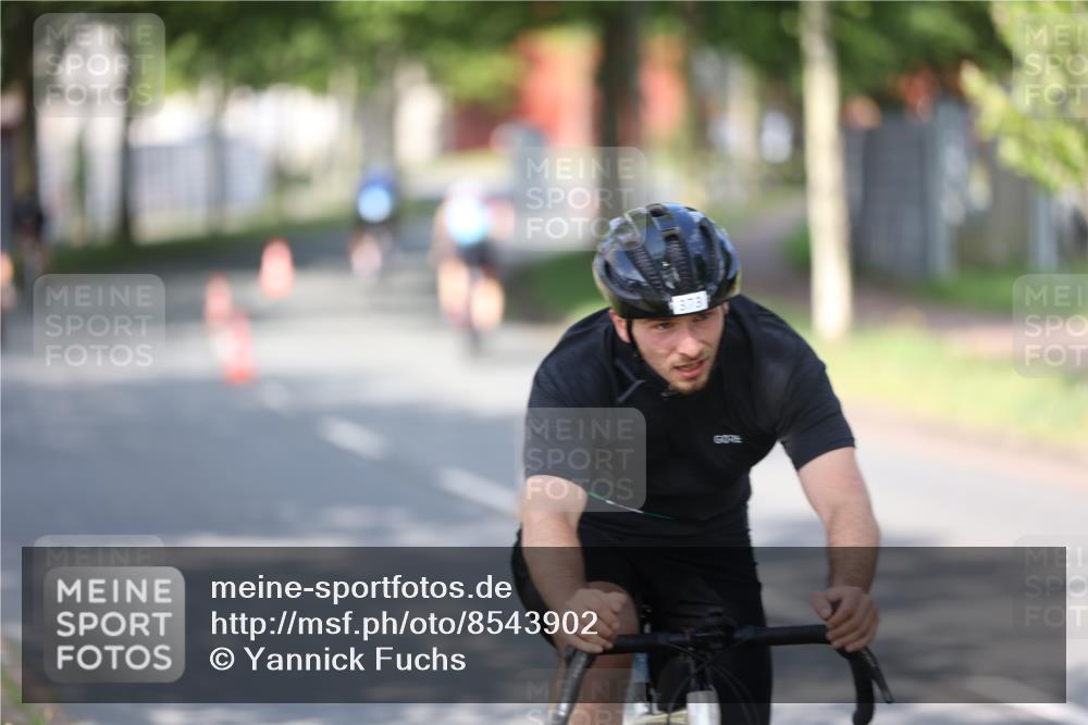 10.08.2025 - GEWOBA Citytriathlon Bremen Yannick Fuchs http://msf.ph/oto/8543902 10.08.2025 10:54:54 Radfahren 33, 85, 373, 378, 452, 456 meine-sportfotos.de