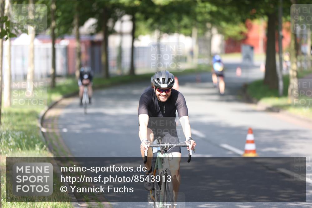 10.08.2025 - GEWOBA Citytriathlon Bremen Yannick Fuchs http://msf.ph/oto/8543913 10.08.2025 10:54:56 Radfahren 33, 85, 373, 378, 452 meine-sportfotos.de