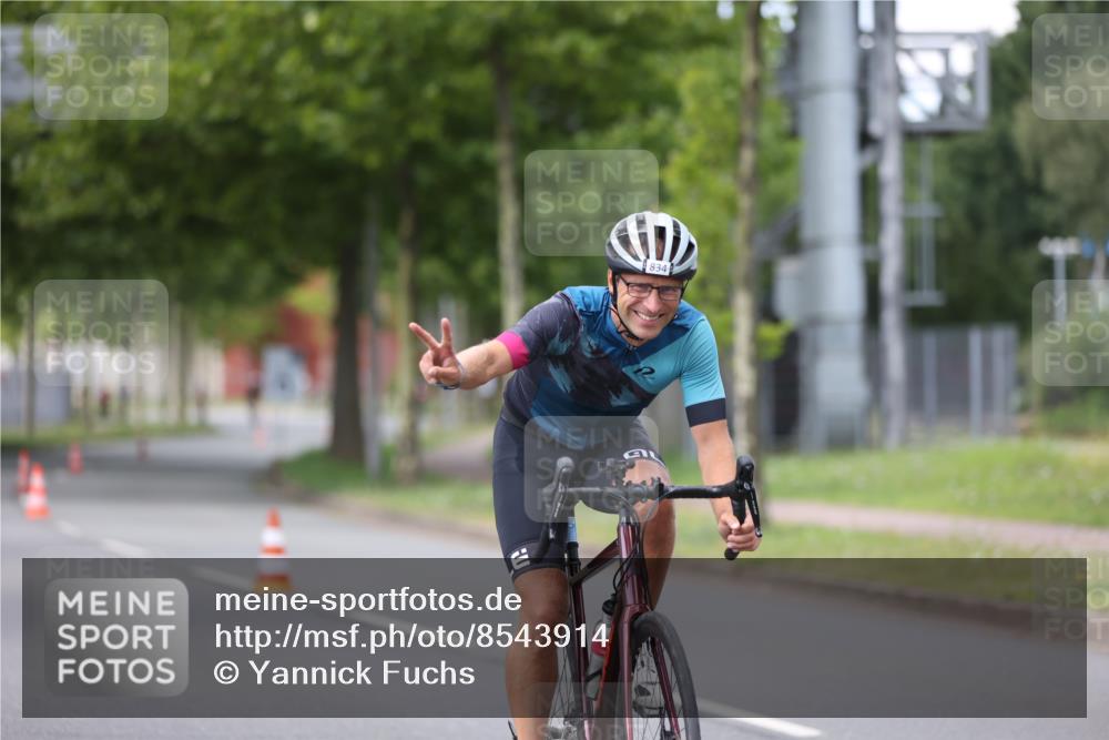 10.08.2025 - GEWOBA Citytriathlon Bremen Yannick Fuchs http://msf.ph/oto/8543914 10.08.2025 12:52:27 Radfahren 599, 603, 639, 701, 834, 858, 891, 1037 meine-sportfotos.de