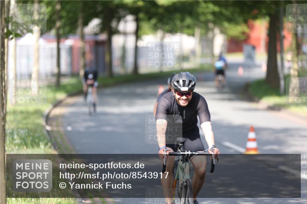10.08.2025 - GEWOBA Citytriathlon Bremen Yannick Fuchs http://msf.ph/oto/8543917 10.08.2025 10:54:56 Radfahren 33, 85, 373, 378, 452 meine-sportfotos.de