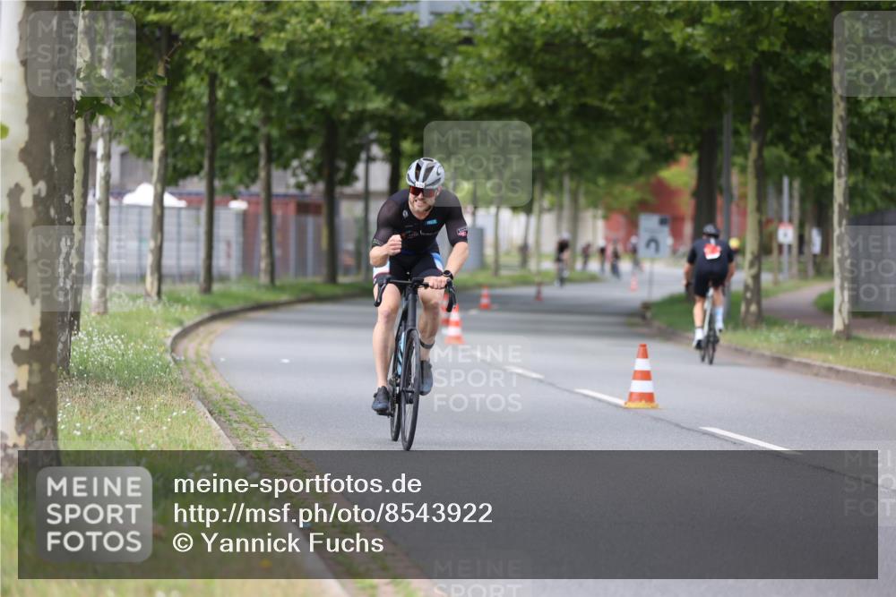 10.08.2025 - GEWOBA Citytriathlon Bremen Yannick Fuchs http://msf.ph/oto/8543922 10.08.2025 12:52:30 Radfahren 579, 599, 603, 639, 701, 834, 858, 891 meine-sportfotos.de