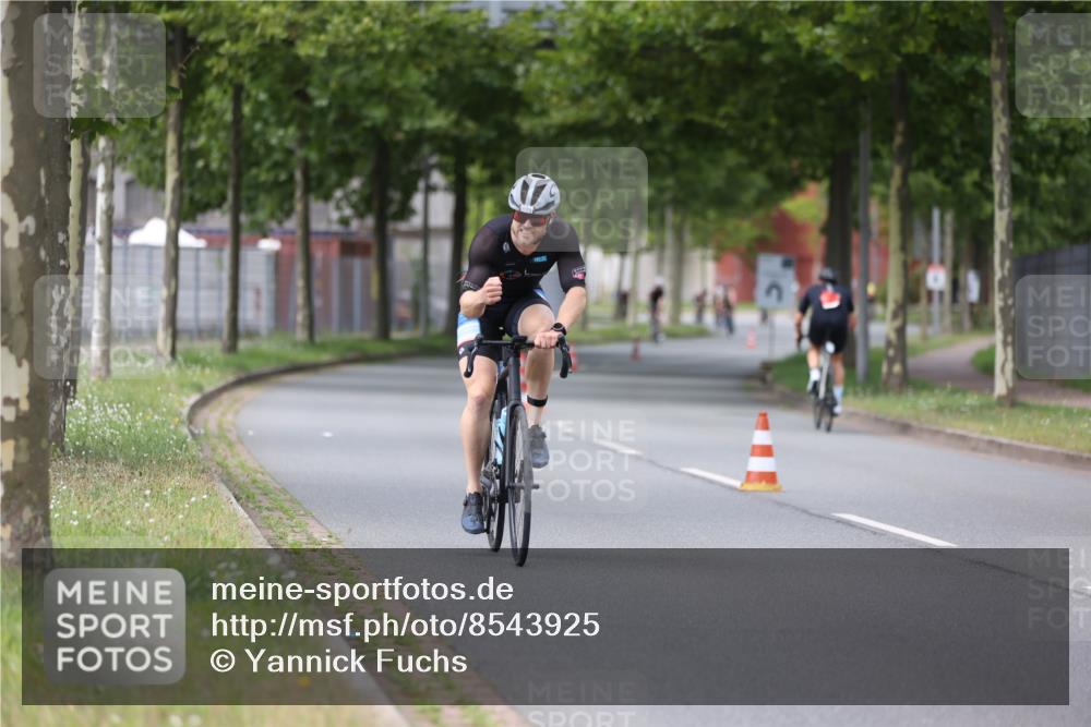 10.08.2025 - GEWOBA Citytriathlon Bremen Yannick Fuchs http://msf.ph/oto/8543925 10.08.2025 12:52:30 Radfahren 579, 599, 603, 639, 701, 834, 858, 891 meine-sportfotos.de
