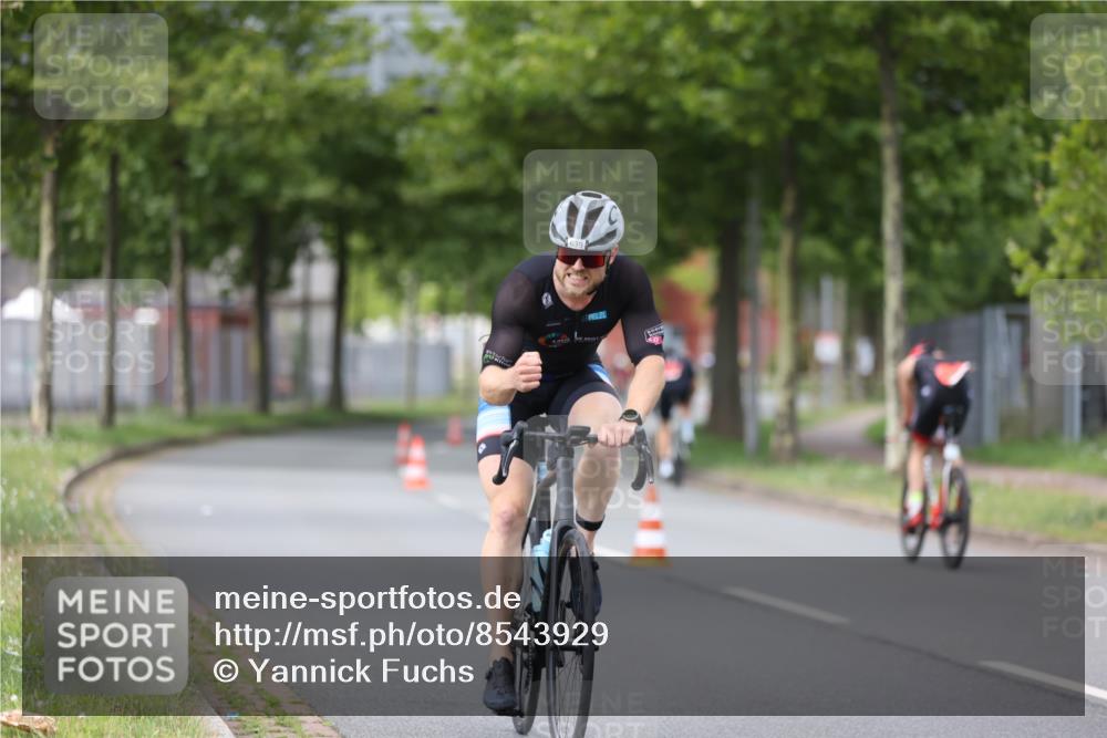 10.08.2025 - GEWOBA Citytriathlon Bremen Yannick Fuchs http://msf.ph/oto/8543929 10.08.2025 12:52:31 Radfahren 579, 599, 603, 639, 686, 701, 834, 858, 891 meine-sportfotos.de