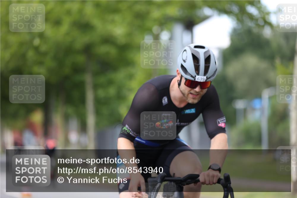 10.08.2025 - GEWOBA Citytriathlon Bremen Yannick Fuchs http://msf.ph/oto/8543940 10.08.2025 12:52:31 Radfahren 579, 599, 603, 639, 686, 701, 834, 858, 891 meine-sportfotos.de