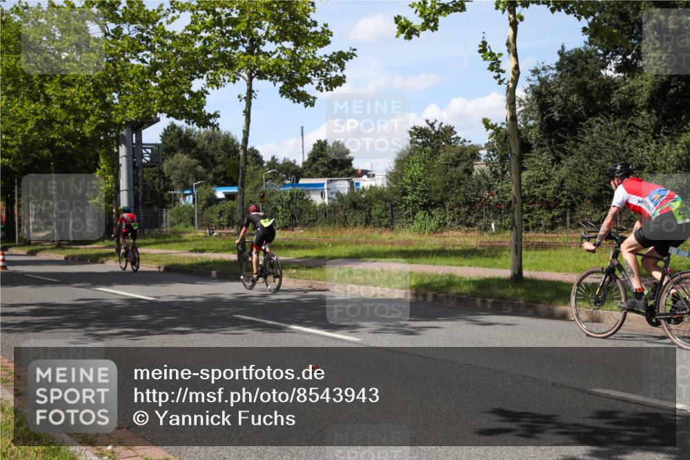 10.08.2025 - GEWOBA Citytriathlon Bremen Yannick Fuchs http://msf.ph/oto/8543943 10.08.2025 14:40:54 Radfahren 103, 142, 177, 186, 211, 224, 289, 476, 477 meine-sportfotos.de