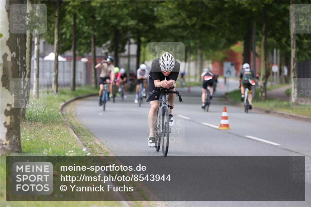 10.08.2025 - GEWOBA Citytriathlon Bremen Yannick Fuchs http://msf.ph/oto/8543944 10.08.2025 12:52:41 Radfahren 565, 579, 635, 639, 642, 686, 763, 915, 919, 956 meine-sportfotos.de