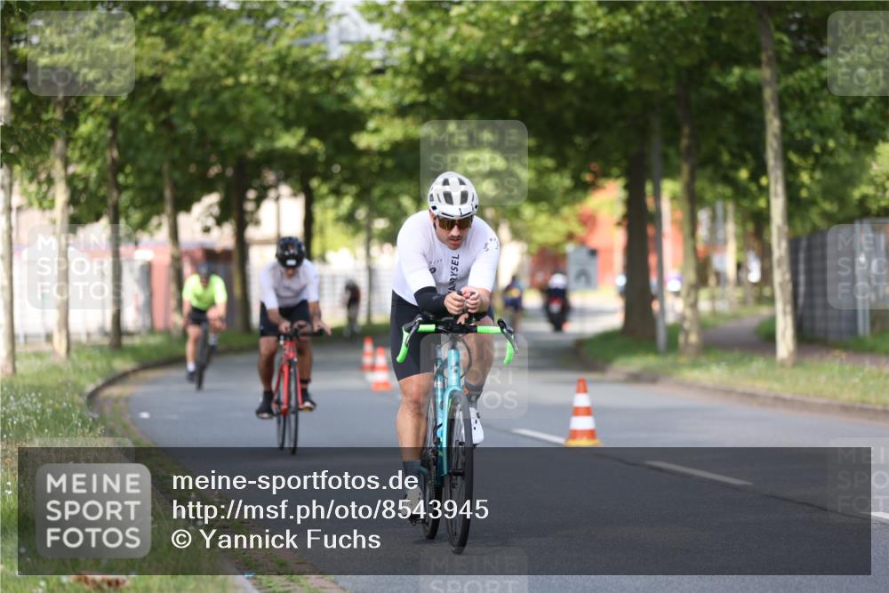 10.08.2025 - GEWOBA Citytriathlon Bremen Yannick Fuchs http://msf.ph/oto/8543945 10.08.2025 10:55:13 Radfahren 19, 163, 211, 219, 397, 418 meine-sportfotos.de