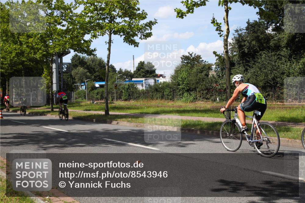 10.08.2025 - GEWOBA Citytriathlon Bremen Yannick Fuchs http://msf.ph/oto/8543946 10.08.2025 14:40:56 Radfahren 103, 142, 177, 186, 211, 224, 289, 432, 476, 477 meine-sportfotos.de