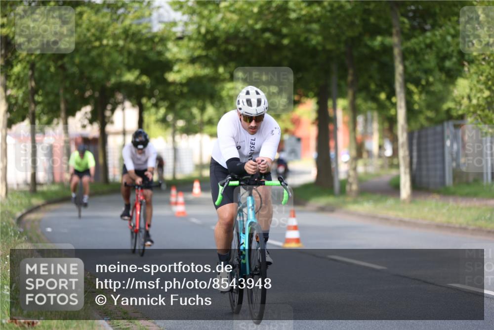 10.08.2025 - GEWOBA Citytriathlon Bremen Yannick Fuchs http://msf.ph/oto/8543948 10.08.2025 10:55:13 Radfahren 19, 163, 211, 219, 397, 418 meine-sportfotos.de