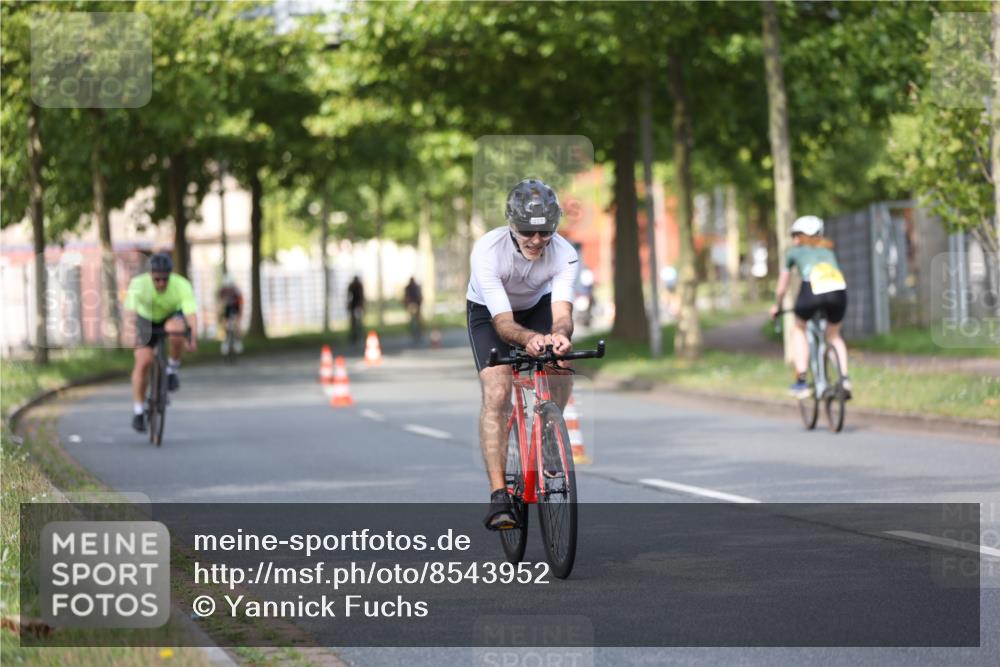 10.08.2025 - GEWOBA Citytriathlon Bremen Yannick Fuchs http://msf.ph/oto/8543952 10.08.2025 10:55:14 Radfahren 19, 163, 211, 219, 397, 418 meine-sportfotos.de