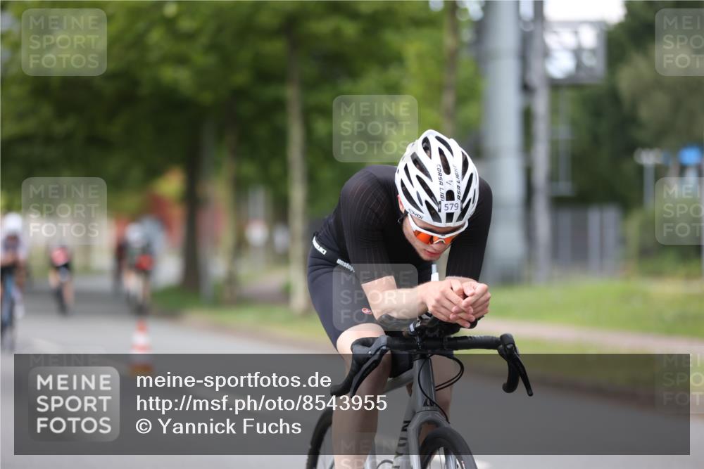 10.08.2025 - GEWOBA Citytriathlon Bremen Yannick Fuchs http://msf.ph/oto/8543955 10.08.2025 12:52:42 Radfahren 565, 579, 635, 639, 642, 686, 763, 915, 919, 956 meine-sportfotos.de
