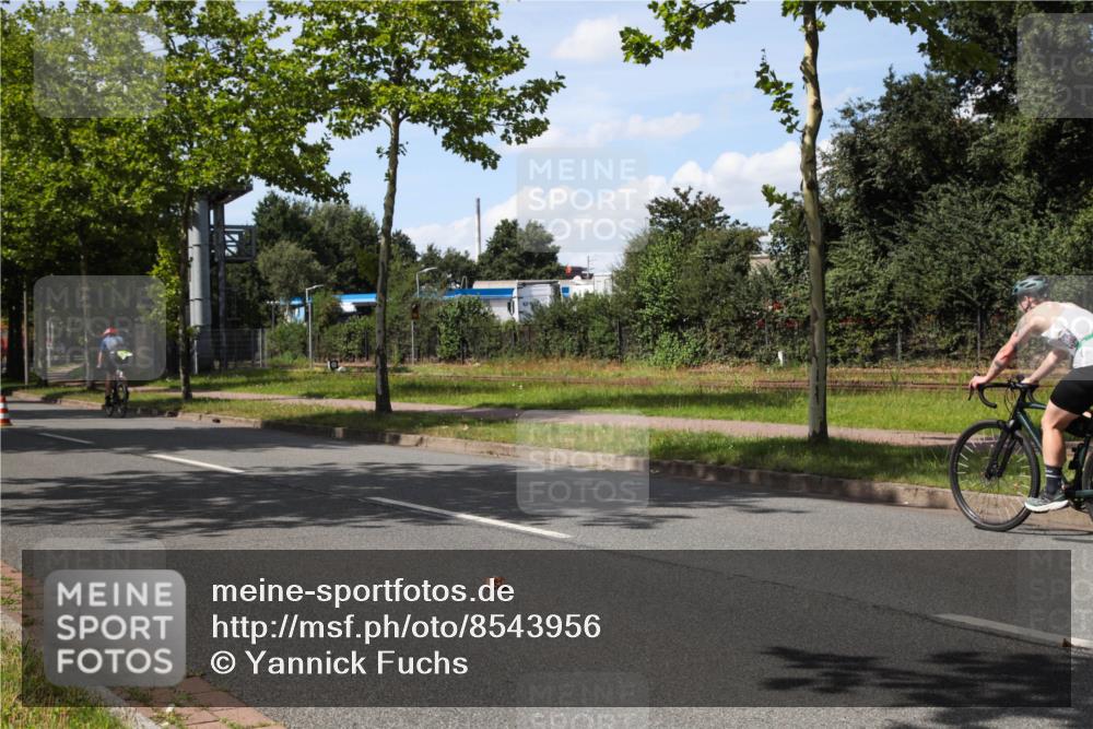 10.08.2025 - GEWOBA Citytriathlon Bremen Yannick Fuchs http://msf.ph/oto/8543956 10.08.2025 14:41:03 Radfahren 103, 142, 177, 204, 249, 253, 266, 432, 476, 477 meine-sportfotos.de