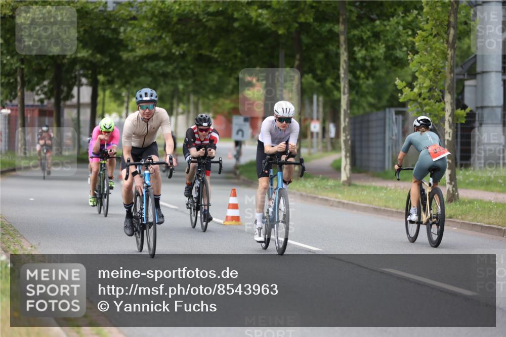 10.08.2025 - GEWOBA Citytriathlon Bremen Yannick Fuchs http://msf.ph/oto/8543963 10.08.2025 12:52:43 Radfahren 565, 579, 635, 639, 642, 686, 763, 915, 919, 956 meine-sportfotos.de