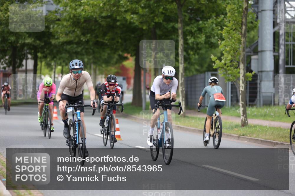 10.08.2025 - GEWOBA Citytriathlon Bremen Yannick Fuchs http://msf.ph/oto/8543965 10.08.2025 12:52:43 Radfahren 565, 579, 635, 639, 642, 686, 763, 915, 919, 956 meine-sportfotos.de