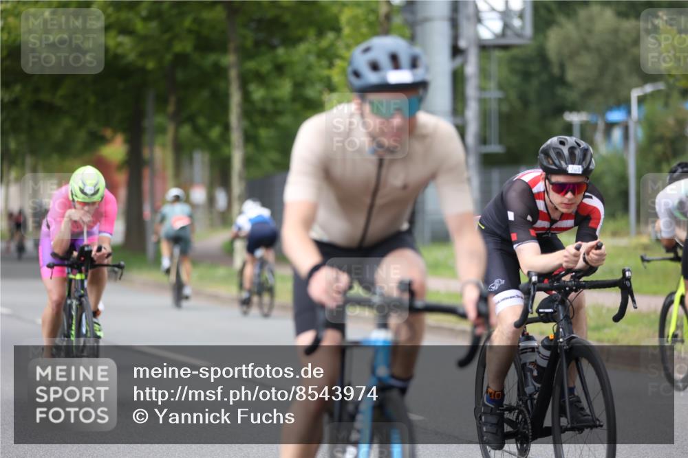 10.08.2025 - GEWOBA Citytriathlon Bremen Yannick Fuchs http://msf.ph/oto/8543974 10.08.2025 12:52:44 Radfahren 565, 579, 635, 639, 642, 686, 763, 915, 919, 956 meine-sportfotos.de