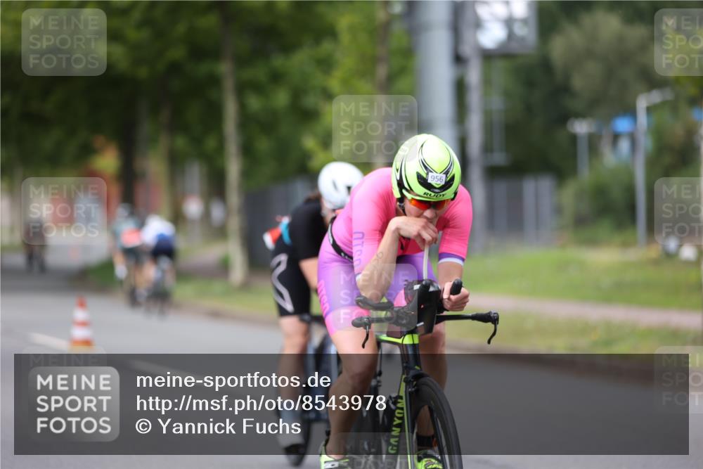 10.08.2025 - GEWOBA Citytriathlon Bremen Yannick Fuchs http://msf.ph/oto/8543978 10.08.2025 12:52:45 Radfahren 565, 579, 635, 642, 686, 763, 915, 919, 956 meine-sportfotos.de
