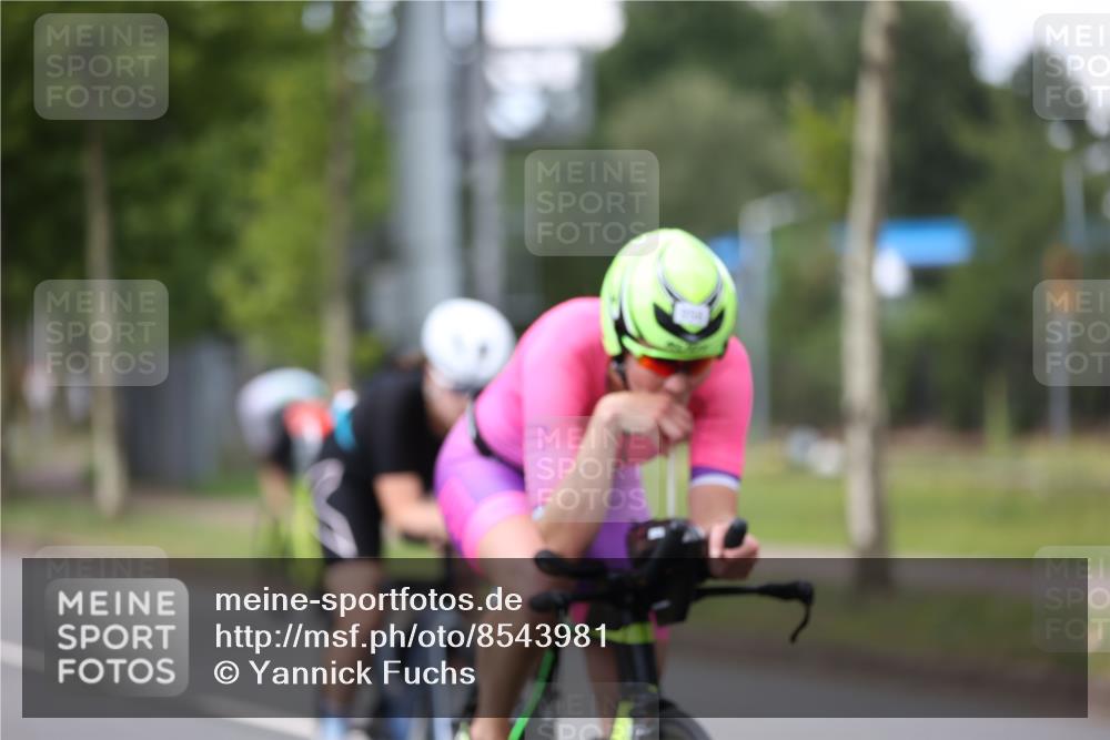 10.08.2025 - GEWOBA Citytriathlon Bremen Yannick Fuchs http://msf.ph/oto/8543981 10.08.2025 12:52:45 Radfahren 565, 579, 635, 642, 686, 763, 915, 919, 956 meine-sportfotos.de