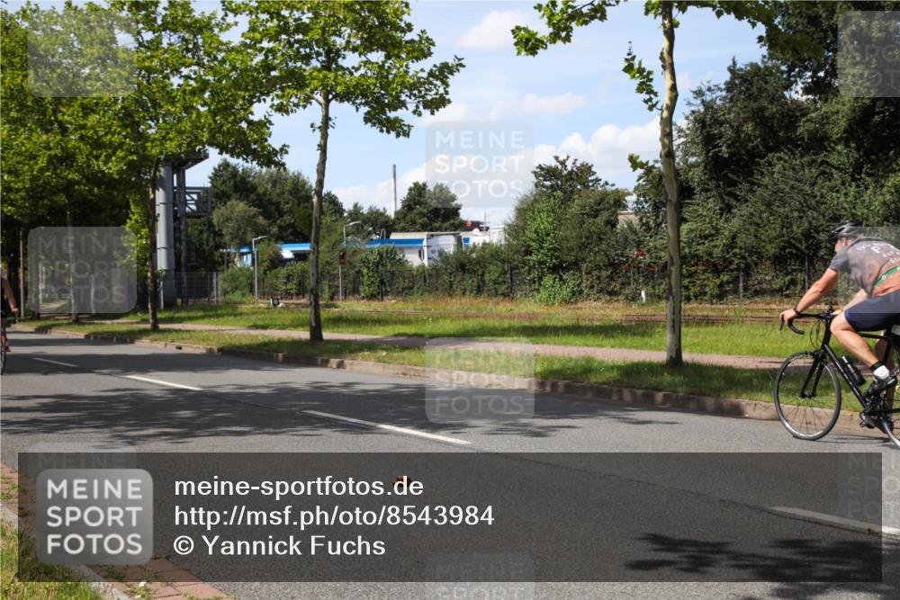 10.08.2025 - GEWOBA Citytriathlon Bremen Yannick Fuchs http://msf.ph/oto/8543984 10.08.2025 14:41:14 Radfahren 36, 103, 142, 204, 249, 253, 266, 280, 353, 431, 432, 476, 477 meine-sportfotos.de