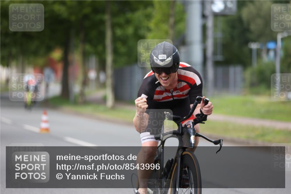 10.08.2025 - GEWOBA Citytriathlon Bremen Yannick Fuchs http://msf.ph/oto/8543996 10.08.2025 12:52:47 Radfahren 565, 579, 635, 642, 686, 763, 915, 919, 956 meine-sportfotos.de